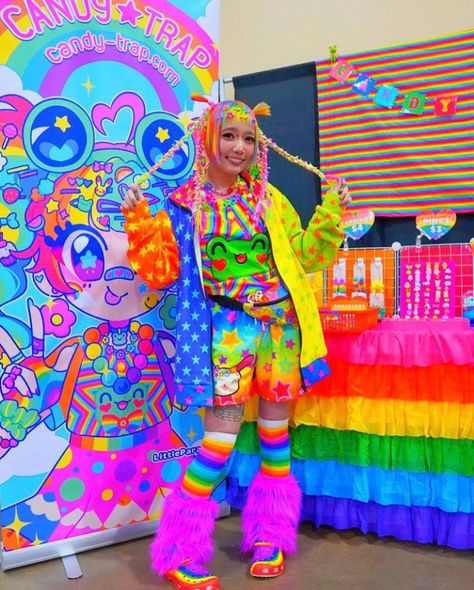 Decora Fashion Outfits Rainbow, Harajuku Fashion Colorful, Rainbow Core Aesthetic Outfit, Cybr Grl Outfit, Decora Style Clothes, Colorcore Outfit, Butterflycore Outfit, Fairy Kei Fashion Harajuku Style, Hyperpop Clothes