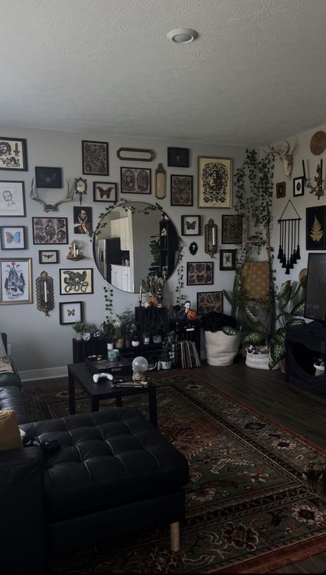 Dark Flat Aesthetic, Studio Apartment Arrangement Ideas, Refined Goth Aesthetic, Alternative Home Design, White Goth Living Room, Living Room Aethstetic, Home Black And White Aesthetic, Small Goth Living Room, Goth Minimalism Decor