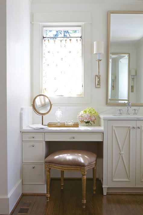 Bathroom Vanity With Makeup Area, Vanity With Makeup Area, Bathroom Vanity Stool, White Marble Backsplash, Silver Vanity, Best Kitchen Design, Makeup Area, Pretty Bathrooms, Vanity Design