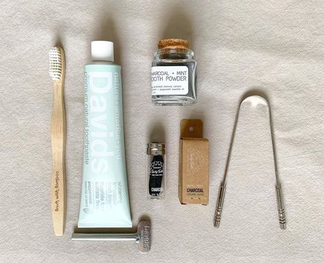 Hygiene Kit, Healthy Mouth, 귀여운 음식 그림, Natural Toothpaste, Bamboo Toothbrush, Zero Waste Living, Zero Waste Lifestyle, Oral Health Care, Healthy Environment