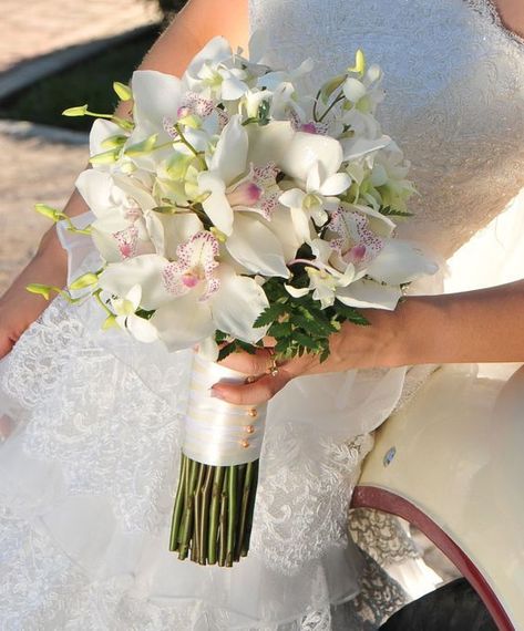 Orchid Bridal Bouquets, Orchid Bouquet Wedding, Brides Flowers Bouquet, Blush Bouquet Wedding, Simple Wedding Bouquets, Wedding Bouquet Ideas, Wedding Flower Guide, Orchid Bouquet, Wedding Bouquets Bride