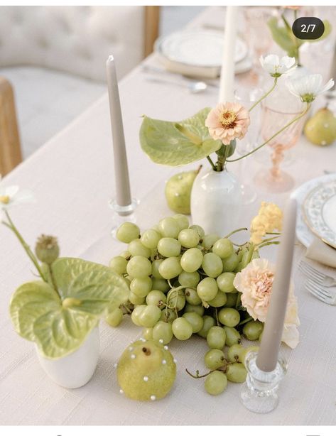 Fruit As Decor Wedding, Trending Tablescapes, Grapes Wedding Decor, Grapes Table Decor, Grape Wedding Theme, Chartreuse Wedding, Dream Reception, Pearls Decor, Grape Decor