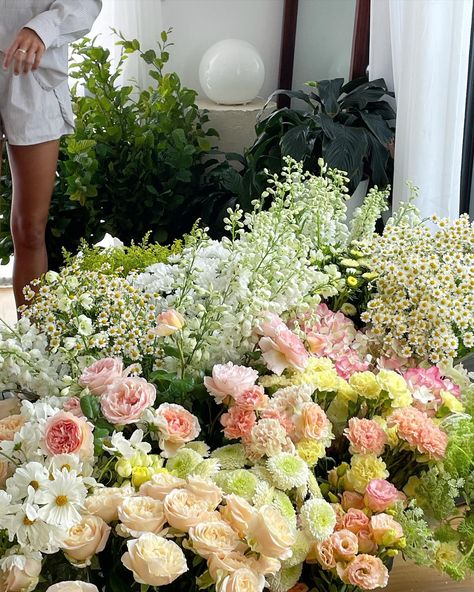 prepping for ash & mathieu,, BTS from the studio today 🥹🤍✨💌🌙🌼 Wedding Aisle Decorations Outdoor, Green Tablescape, Lime Green Weddings, Fresh Wedding Flowers, Yellow Wedding Flowers, Wedding Aisle Decorations, West Wedding, July Wedding, Pink Wedding Flowers