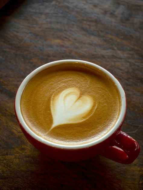 Cup Of Coffee Aesthetic, Heart Latte Art, Coffee With Heart, Hipster Coffee Shop, Coffee Designs, Hipster Coffee, Hot Cup Of Coffee, Coffee With Milk, Food Vintage