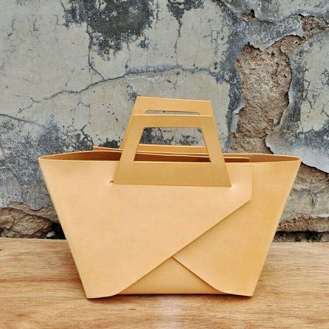 Leather Origami, Paper Bag Design, Origami Bag, Origami Design, Mk Bags, Wonderful Life, Leather Projects, Leather Diy, Handbags Michael Kors