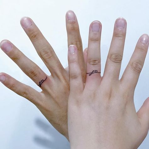 21 Chic and Stylish Ring Tattoo Designs Couple Ring Finger Tattoos, Tatoo Ring, Finger Tattoos For Couples, Ring Tattoo Designs, Wedding Band Tattoo, Hand Tattoo Designs, Tattoo For Boyfriend, Ring Tattoo, P Tattoo