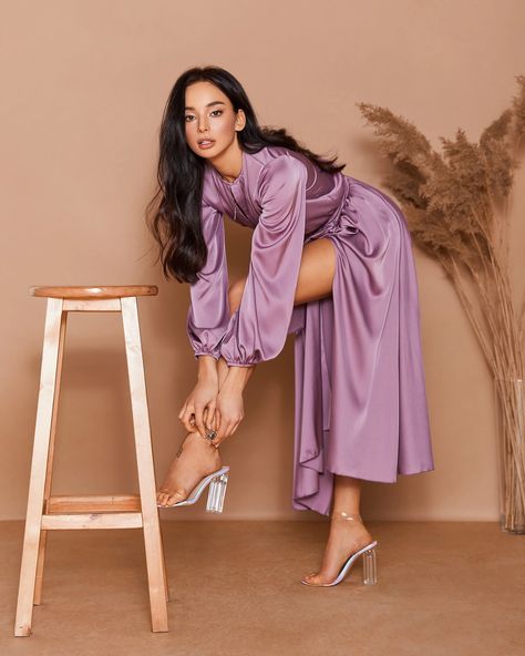 Are you on the hunt for the perfect autumn outfit? Picture yourself in a stunning mauve satin formal midi dress, effortlessly blending elegance with seasonal charm. This glamorous piece is sure to make you stand out at any event this fall! 🍂 . . #mauve #satin #midi #dress #wedding #guest #formal #weddingguest #fashion #ootd #style #outfit #elegant #instafashion #weddingoutfit #lookbook #dressfashion #midioutfit #partywear #bridesmaid #dressoftheday #chic #fashioninspo #stylish #weddingstyle #... Formal Dress Silk, Wedding Guest Dress Cocktail, Midi Formal Dress, Midi Outfits, Short Bridesmaid Dress, Cocktail Midi Dress, Midi Dress Formal, Dress Wedding Guest, Event Details