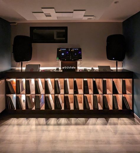 JJ Boooth Dj Desk, Vinyl Record Furniture, Audiophile Room, Dj Room, Home Music Rooms, Vinyl Room, Music Corner, Deck Table, Recording Studio Design