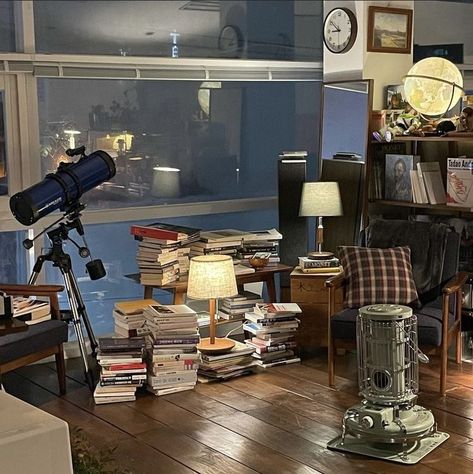 Office Room Aesthetic Dark, Nasa Inspired Bedroom, Astronomy Inspired Room, Astromoner Aesthetic, Office At Night Aesthetic, Physics Room Decor, How Pinterest Sees Me Room, Science Bedroom Aesthetic, Cozy School Aesthetic