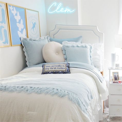 Single Bed Dorm Room, Gold And Blue Room Decor, Bridgerton Dorm Room, Light Blue And Purple Room, Costal Cowgirl Aesthetic Dorm Room, Costal Granddaughter Dorm Room, Pink Coastal Dorm Room, Sec Dorm Rooms, Party Dorm Room Ideas