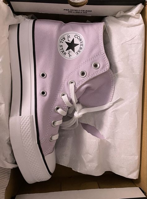 Zapatillas All Star, Converse Cute, Shoes Preppy, Cute Converse Shoes, Mode Converse, Converse Aesthetic, Cute Converse, Pretty Sneakers, Trendy Shoes Sneakers