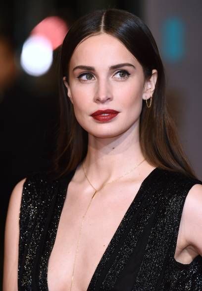 Heida Reed, Red Carpet Jewelry, Pin Up Makeup, All Creatures Great And Small, 19 February, The Vampires Wife, Classy Makeup, Retro Makeup, Beauty Inspo