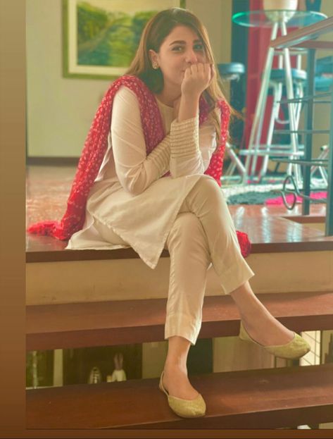 Churidar Poses, Hina Altaf, Stylish Kurtis Design, Embroidered Dresses, Churidar Designs, Simple Kurta Designs, Simple Kurti Designs, Casual Indian Fashion, Pakistani Dresses Casual