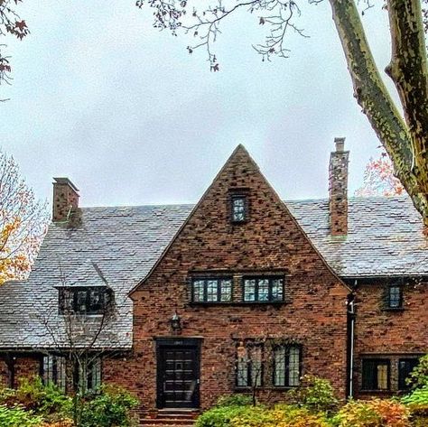 @chrisbdom on Instagram: "A clinker brick covered Tudor Revival. The Squirrel Hill house was built in 1925. #pittsburgh #squirrelhill #tudorrevival #clinkerbrick #houseportrait #la_houses #bobvilahome #archi_ologie #houses_phototrip #casasecasarios2 #be_one_houses #total_houses #detalhes_em_foco #thisplacematters #tudortuesday" Brick Tudor, Clinker Brick, Brick Detail, Tudor Revival, Bob Vila, Tudor House, Hill House, River House, House Portraits