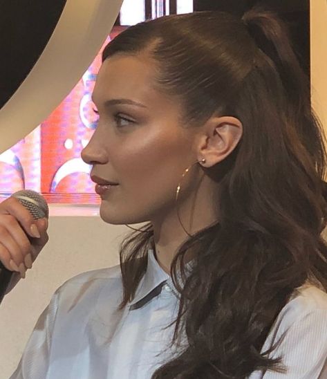 @luxysoul on Instagram: “the perfect side profile” Bella Hadid Hair, ليلي كولينز, Mrs Bella, Estilo Jenner, Sherilyn Fenn, 90s Grunge Hair, Isabella Hadid, Felicity Jones, Bella Hadid Style