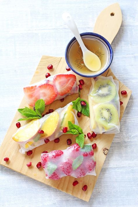 Fresh Fruit Spring Rolls - Super Healthy Kids Fruit Spring Rolls, Summer Rolls Recipe, Summer Fruit Desserts, Homemade Fruit Snacks, Dessert Aux Fruits, Fussy Eaters, Makanan Diet, Summer Rolls, Easy Meals For Kids