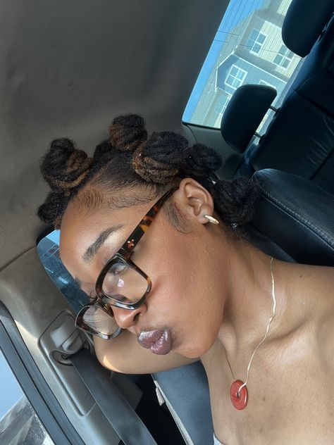 Bantu knots for the loc girlies Loc Bantu Knot Styles, Bantu Knots Locs Hairstyles, Bantu Knots With Locs, Loc Bantu Knots, Bantu Knots Locs, Bantu Knots On Locs, Loc Knots, Bantu Knot Styles, Women Locs