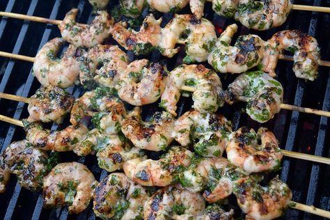 Recipe: Herby Lemon & Garlic Barbecue Prawn Skewers | Rachel Phipps Vegan Grill, Bbq Prawns, Grill Garden, Prawn Skewers, Grilled Shrimp Tacos, Pasta Al Pesto, Grilled Prawns, Garlic Prawns, Prawn Recipes