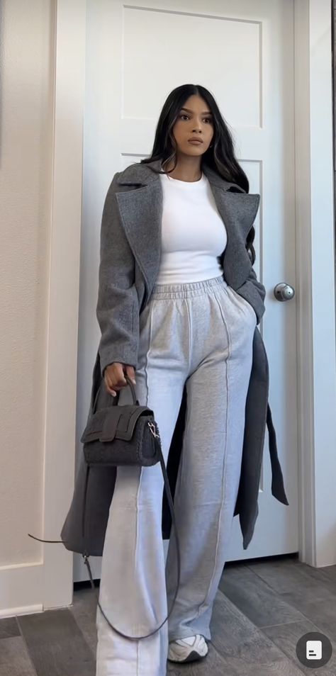 Classy Casual Outfits Winter, Grey Outfits For Women, Jogging Outfit Women, Casual Outfits Winter, Grey Outfits, Jogging Outfit, Errands Outfit, Classy Winter Outfits, Winter Fashion Outfits Casual