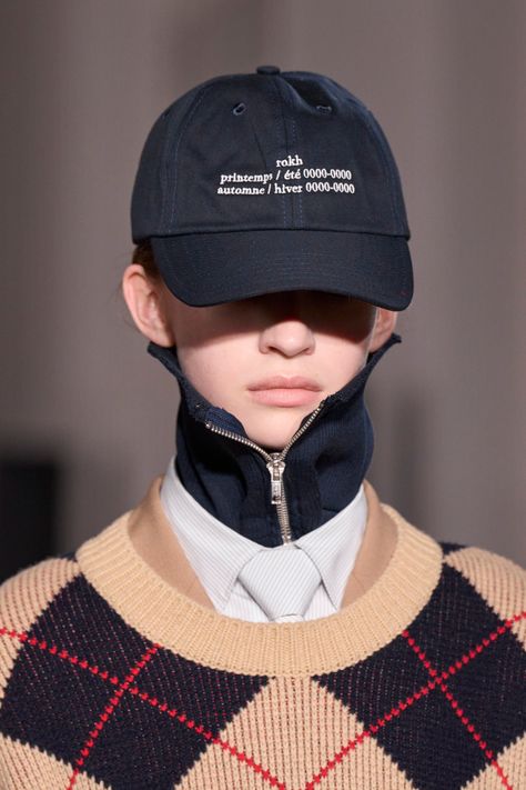 Runway Looks, Fall 2022, Vogue Runway, 여자 패션, Ball Cap, Tote Bag Design, Fashion News, Trucker Hat, Celebrity Style