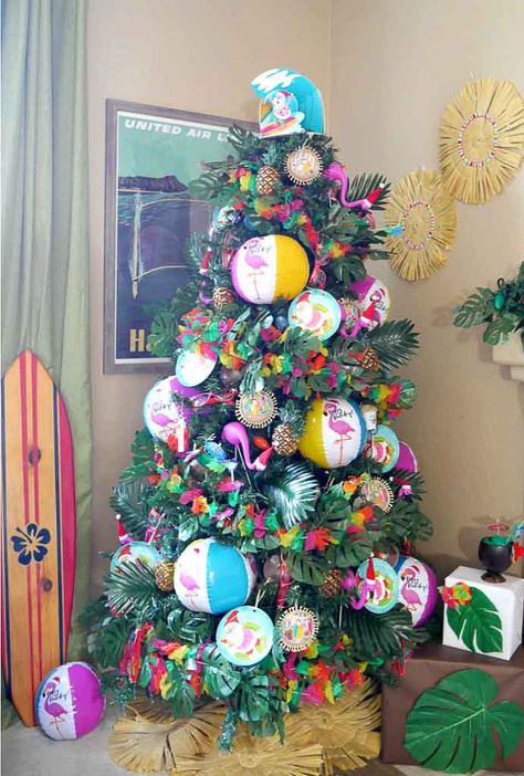 13 Unique Ideas to Decorate Your Christmas Tree. On the blog I'm rounding up 13 ideas to give you inspiration to decorate your own Christmas tree this holiday season. #christmastree #christmastreeideas #christmastreedecorideas #christmastreedecor #christmastreethemes Tropical Christmas Trees, Christmas In July Decorations, Fall Acrylic, Santa Christmas Tree, Flocked Christmas Trees Decorated, Florida Christmas, Holiday Tree Decorations, Summer Christmas, Tropical Christmas