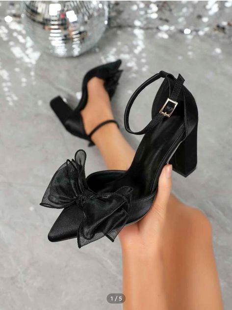 Heels Aesthetic Black, Cute Heels For Prom, Black Wedding Shoes Bride, Bow Shoes Outfit, Graduation Shoes Heels, Shoes For Graduation, Grad Heels, Graduation Shoes, Heels Bow