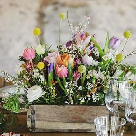 Wedding Flower Boxes Centerpieces, Wooden Box With Flowers, Flowers In Wooden Boxes, Wood Box Centerpiece Wedding, Table Box Centerpiece, Wildflower Centerpiece Wedding, Wood Centrepiece, Farmhouse Centerpiece Ideas, Wildflower Wedding Decorations