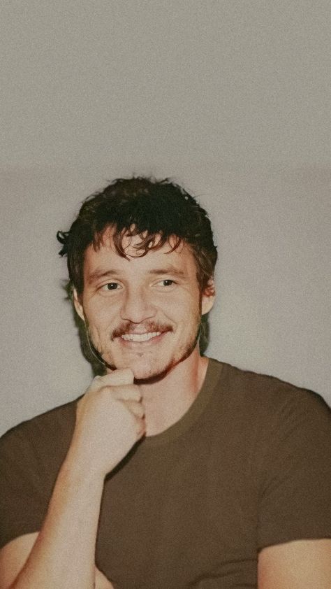 #pedropascal #wallpaper By @pedritopascal_ Pedro Pascal Wallpaper, Pascal Wallpaper, Don Pedro, Pedro Pascal, Before Bed, Man Crush, Pretty Men, Live Action