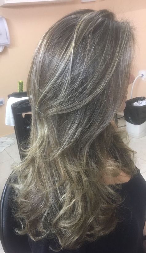 Light Brown Hilights In Brown Hair, Lairs Haircut, Haircuts Y2k, Darker Hair, Dark Blonde Hair Color, Highlights Curly Hair, Y2k Hairstyles, Hair Streaks, Dyed Hair Inspiration