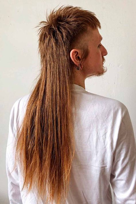 A mullet haircut has made a huge comeback recently. It has set off many modern male haircuts in mens fashion of 2022. From a short curly Mohawk to an edgy and hot long Asian haircut, there is a style for everybody. #menshaircuts #menshairstyles #mullet #mullethaircut #modernmullet #mulletmen Short Curly Mohawk, Modern Mullet Haircut, Mullet Haircuts, Viking Haircut, Mullet Fade, Mohawk Mullet, Mullet Haircut, Modern Mullet, Curly Mullet