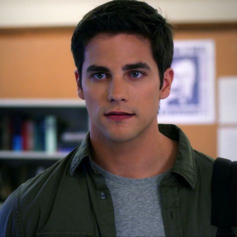 Noel Kahn, Brant Daugherty, Aria Montgomery, Male Characters, Blue Bloods, Book Stuff, Pretty Little Liars, Movies And Tv Shows, Movie Tv