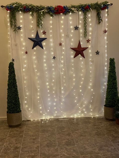 Patriotic DIY photobackdrop Photo Backdrop Diy Christmas, Christmas Decorations Photo Booth, Christmas Diy Photo Booth, Diy Holiday Backdrop Ideas, Diy Holiday Photo Backdrop, Christmas Party Backdrop Ideas Diy Photo, Christmas Diy Photo Backdrop, Diy Backdrop Christmas, Diy Christmas Party Backdrop Ideas