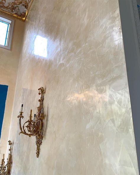 Wall Paint Treatments, Venetian Plaster Walls, Wall Painting Techniques, Polished Plaster, Accent Wall Designs, Staircase Wall, Plaster Ceiling, Venetian Plaster, Vent Hood