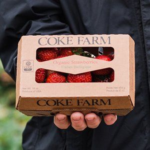 Strawberry Packaging Design, Fresh Produce Packaging, Strawberry Harvest, Organic Food Packaging, Farm Marketing, Fresh Fruit And Vegetables, Vegetable Packaging, Corrugated Packaging, Coffee Label