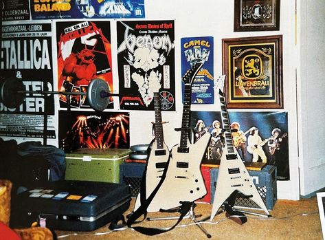 james hetfield | fan acc 🤍 (@bestofhetfield) on Instagram: "A photograph that Harald Oimoen took of James’ guitar models at the Metallica Mansion | mid eighties ‘85 ‘86 🏴‍☠️" 80s Metalhead Aesthetic, 2000s Older Brother Core Room, Metalhead Room, Metalhead Aesthetic, Emo Room, Punk Room, Optimus Prime Wallpaper Transformers, Rock Room, Metal Room