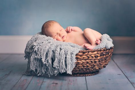 Newborn Picture Outfits, Newborn Photo Pose, Home Newborn Photography, Newborn Photography Tips, Baby Boy Newborn Pictures, Newborn Photos Boy, Baby Boy Newborn Photography, Newborn Photography Boy, Newborn Family Photos