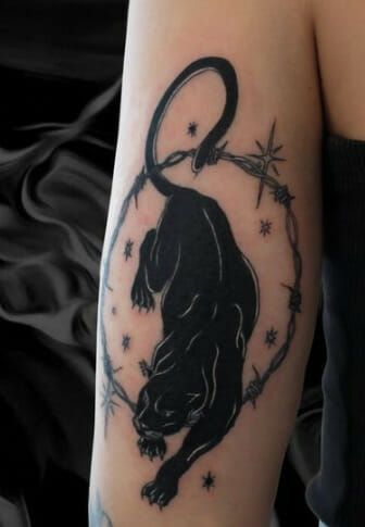 Cheetah Barbed Wire Tattoo Bast Goddess Black Panther, Blackwork Panther Tattoo, Panther Climbing Tattoo, Hardcore Tattoos For Women, Panther Hip Tattoo, Panther Tattoo Small, Panther Tattoo Back, Panther Tatoos, Panther Forearm Tattoo