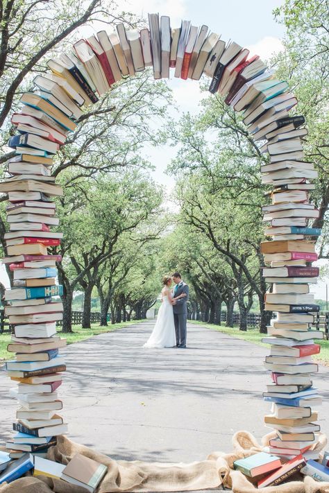 Book Wedding Arch, Storybook Themed Wedding, Book Archway, Storybook Wedding Theme, Library Themed Wedding, Bookstore Wedding, Bookish Wedding, Book Arch, Book Backdrop