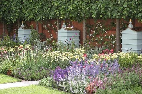 Happy little Bee's at The Fortnum & Mason Garden (Chelsea Flower Show) - how gorgeous Beehive Garden Design, Bee Hive Garden, Bee Garden Ideas, Beehive Garden, Bee Garden Design, Apiary Design, Bee Yard, Honey Bee Garden, Formal Garden Design