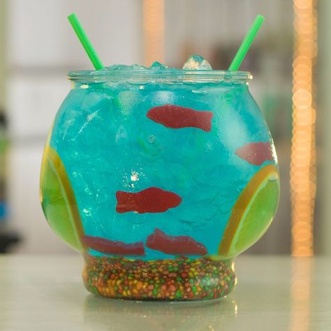 Fish Bowl Drink, Fishbowl Cocktail, Tipsy Bartender Recipes, Fishbowl Drink, Jungle Juice Recipe, Bartender Recipes, Bartender Drinks, Candy Cocktails, Nerds Candy