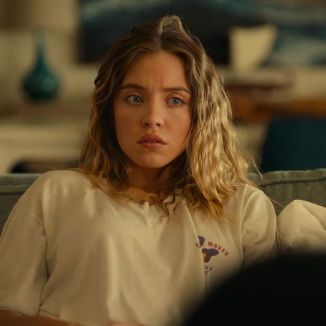 Olivia Mossbacher, Cassie Howard Euphoria, Cassie Howard, Hot Mommy, Sydney Sweeney, Outer Banks, Face Claims, Her Hair, Sydney