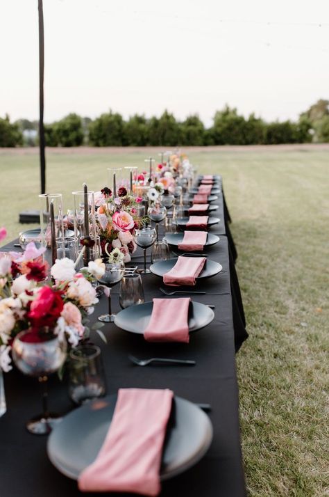 Black and pink table scape for outdoor wedding 

#Pink #black #Blackwineglasses #weddingplanner #wedding #beautiful #fun #inspo #flowerdecor 21st Table Decorations, Flower Table Scape, Pink Table Scape, Table Setting For Wedding, Black Wedding Table, Pink Black Weddings, Black Wine Glasses, Pink Table Settings, Wedding Pink