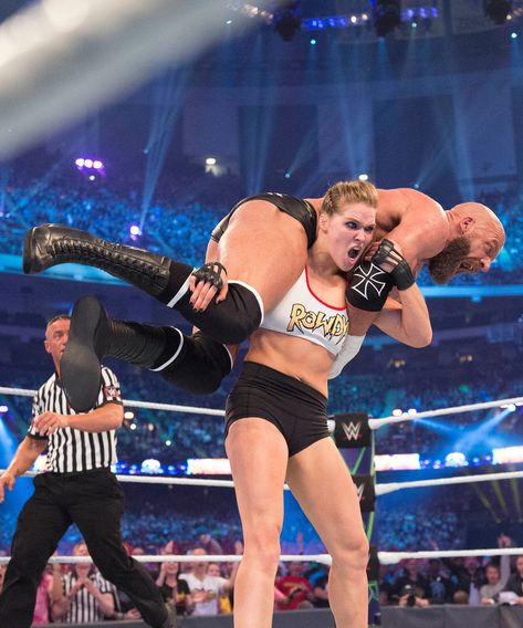 Ronda Rousey Explains The Difference Between The UFC And WWE #refinery29 https://www.refinery29.com/en-us/2018/10/214080/ronda-rousey-wwe-women-interview Rounda Rousey, Ronda Rousey Mma, Ronda Rousey Wwe, Rhonda Rousey, Rowdy Ronda, The Bella Twins, Wwe Superstar Roman Reigns, Wrestling Stars, Wwe Female Wrestlers