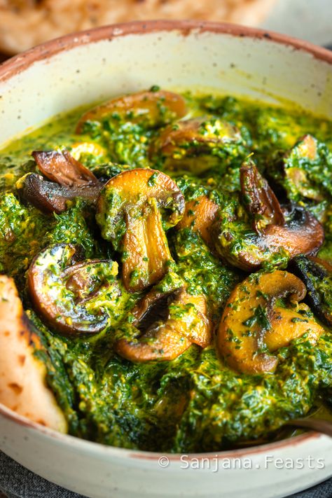 Spinach and Mushroom Curry - Delicious Indian Curry Recipes - Sanjana.Feasts Indian Creamed Spinach, Vegan Spinach Recipes Dinners, Tofu And Mushrooms Recipes, Easy Vegetarian Indian Food, Vegetarian Recipes With Jalapenos, Diet Curry Recipe, Vegan Veggie Dishes Healthy, Tofu Spinach Curry, Deep Dish Recipes