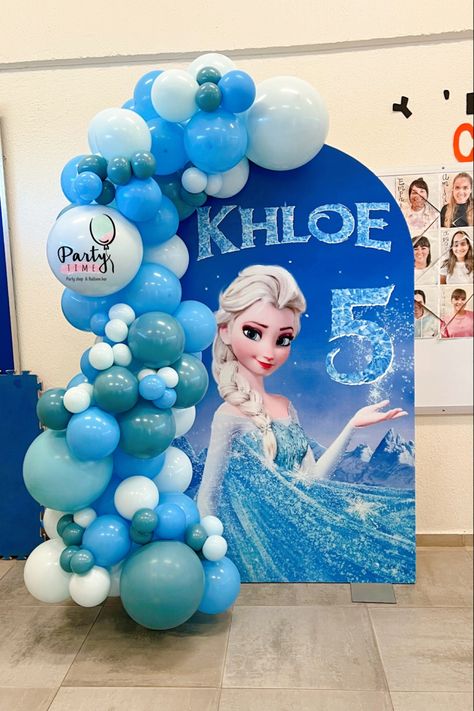 Frozen Party Backdrop, Frozen Backdrop, Airplane Birthday Cakes, Frozen Birthday Decorations, Frozen Birthday Theme, Princess Theme Birthday Party, Elsa Birthday, Frozen Theme Party, Diy Balloon Decorations