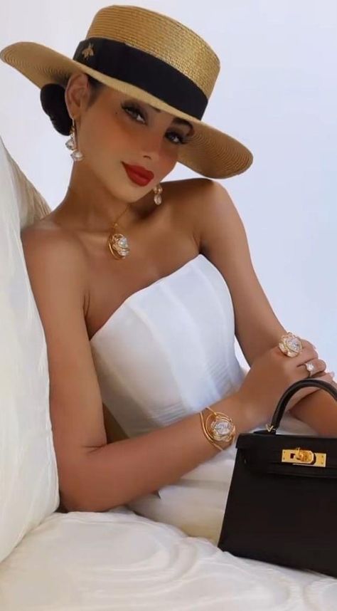 Elegantes Makeup, Luxury Lifestyle Women, Elegant Hats, Formda Kal, Ținută Casual, Family Fashion, Outfits With Hats, Mode Vintage, Outfit Casual