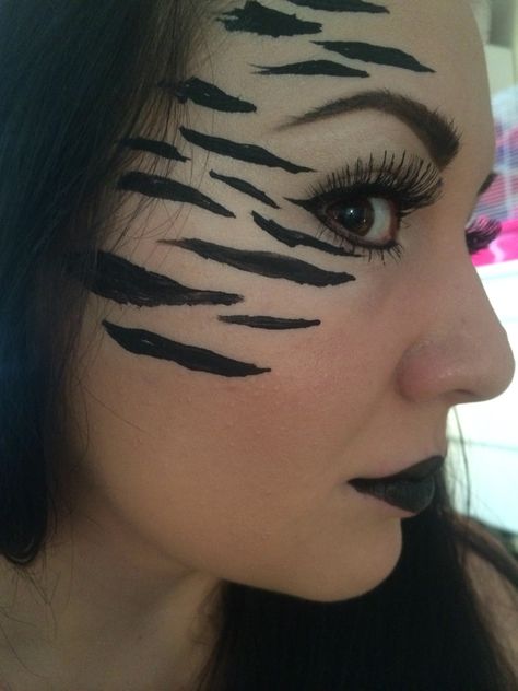 Zebra print face paint Zebra Face Paint, Zebra Halloween Costume, Zebra Makeup, Seussical Costumes, Zebra Costume, Cat Halloween Makeup, Zebra Face, Christmas Face Painting, Kids Face Paint