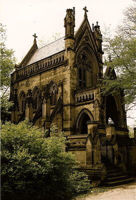 This magnificent Cincinnati graveyard is also a popular public park Gothic Outdoor, Ohio Travel, Outdoor Buildings, Old Churches, Architecture Interiors, Road Trip Fun, Cincinnati Ohio, Six Feet Under, Old Church