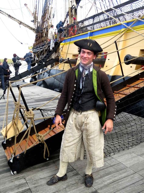 French sailor of the French frigate 'Hermione', famous for taking Lafayette to America in 1780.  Double click on image to ENLARGE. Sailor Hairstyles, 18th Century Sailor, French Sailor, Pirate Garb, Peter And The Starcatcher, Golden Age Of Piracy, Long John Silver, Royal Navy Ships, Loading Dock