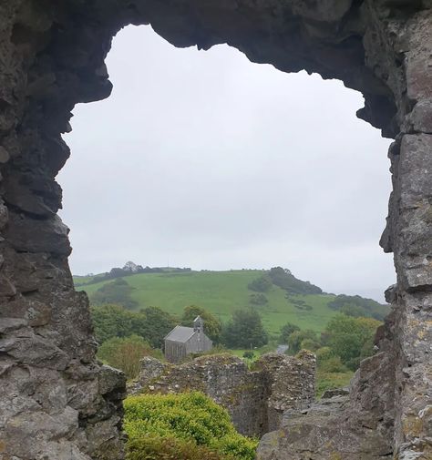 Irish Countryside View https://freespiritevergreensoul.com/ #ireland #dunamase #dunamasecastle #rockofdunamase #rockofdunamasecastle #chapel #countryside Rural Ireland Aesthetic, Irish Woods, Irish Mountains, Western Ireland, Irish Aesthetic, Ireland Countryside, Irish Town, Unreal Unearth, Countryside View